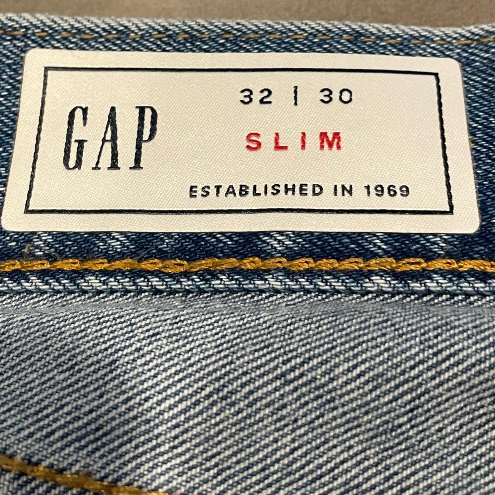 Mens Gap slim 32  x 30 jeans- brand new- son grew too fast